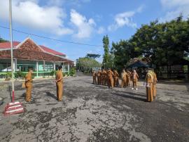 Pimpin Apel Senin Pagi, Lurah Yudianto Tekankan Kedisiplinan Pamong Kalurahan Tancep